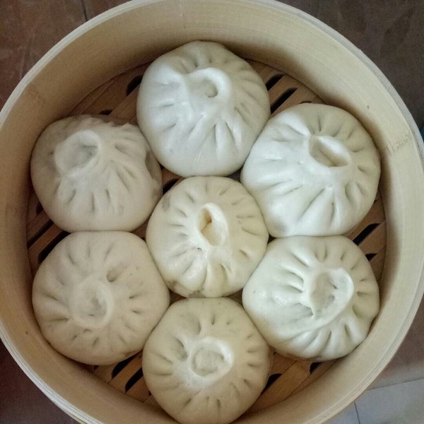 A photo of some baozi.